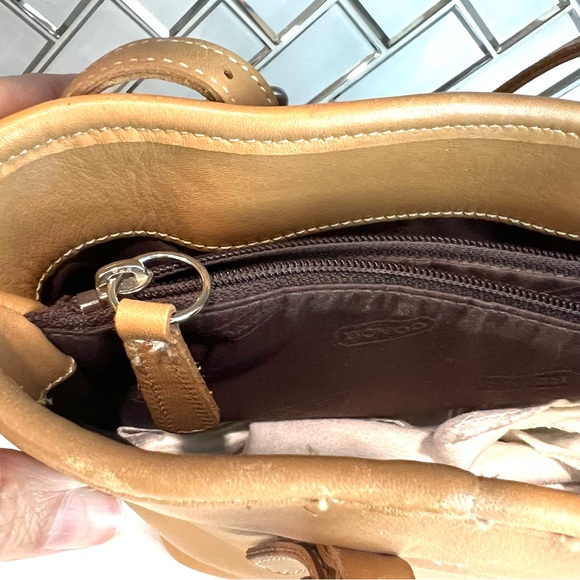 COACH TAN LEATHER BUCKET BAG WITH SILVER HARDWARE - Picture 9 of 15